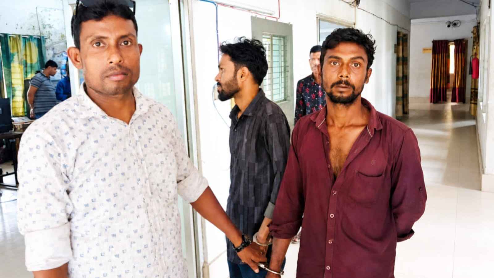 পুলিশ দেখে ইয়াবা গিলে ফেলেও হলো না শেষ রক্ষা