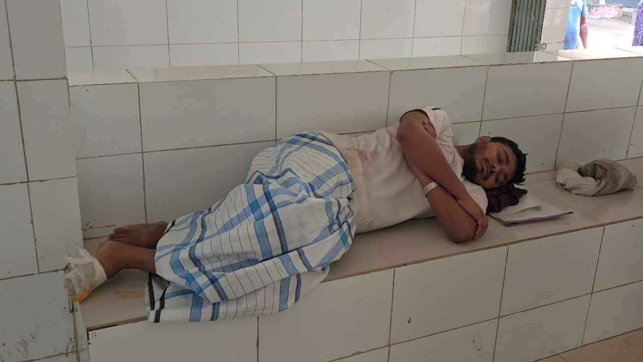 সাভারে সৎ ভাই ও মায়ের হাতে মার খেয়ে হাসপাতালে মাদরাসা শিক্ষক
