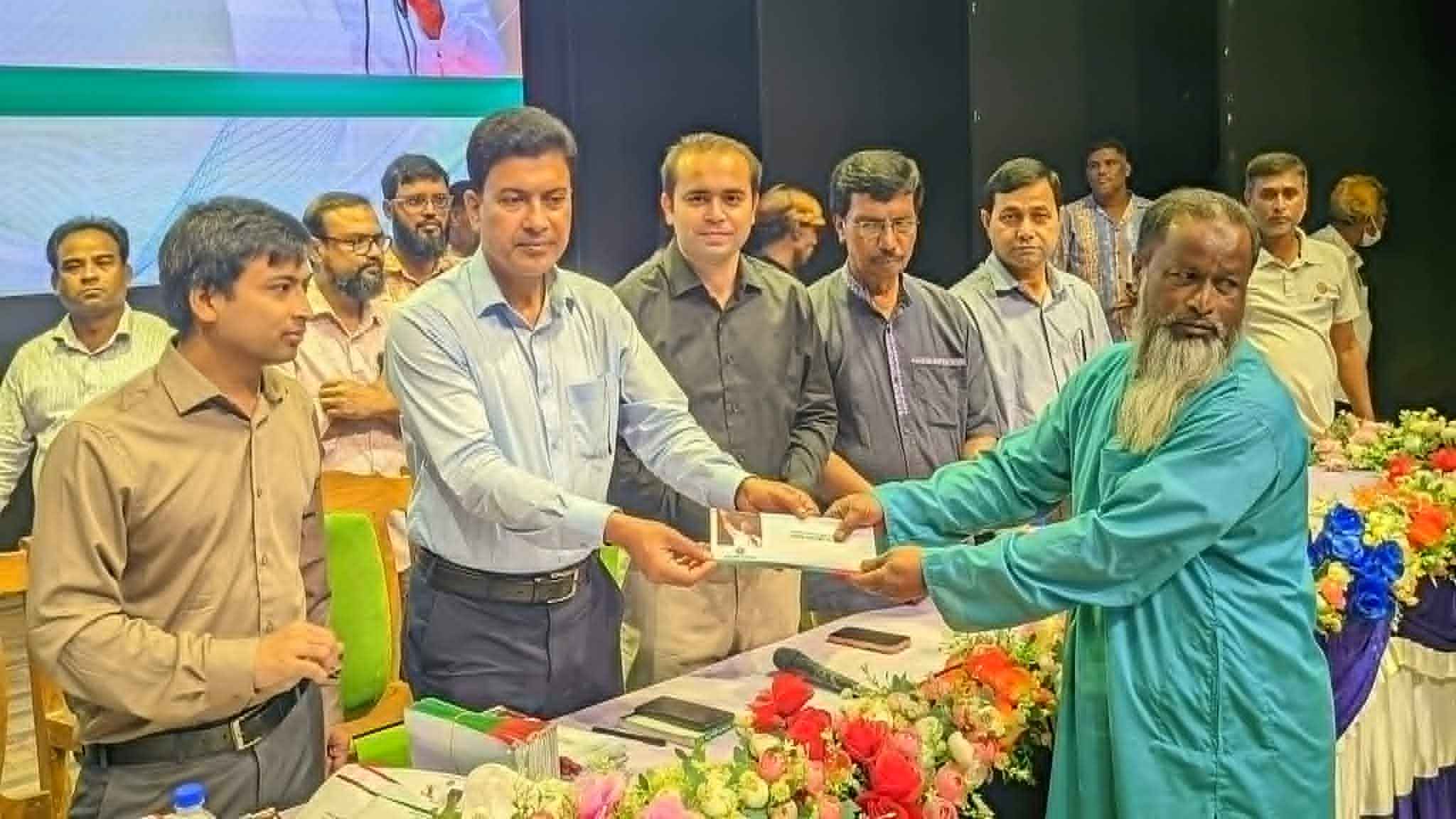 প্রধানমন্ত্রীর ঈদ উপহার পেলেন রসিকের ৮৫৫ পরিচ্ছন্নতাকর্মী