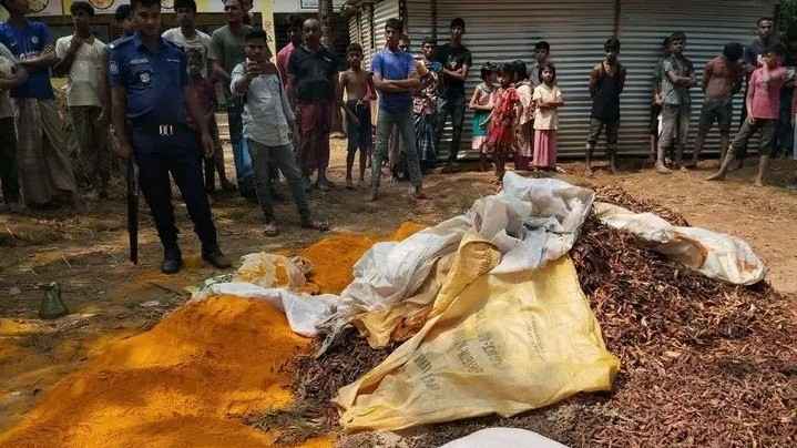 সাদুল্লাপুরে গুঁড়া হলুদ মিলে অভিযান, দেড় লাখ টাকা জরিমানা