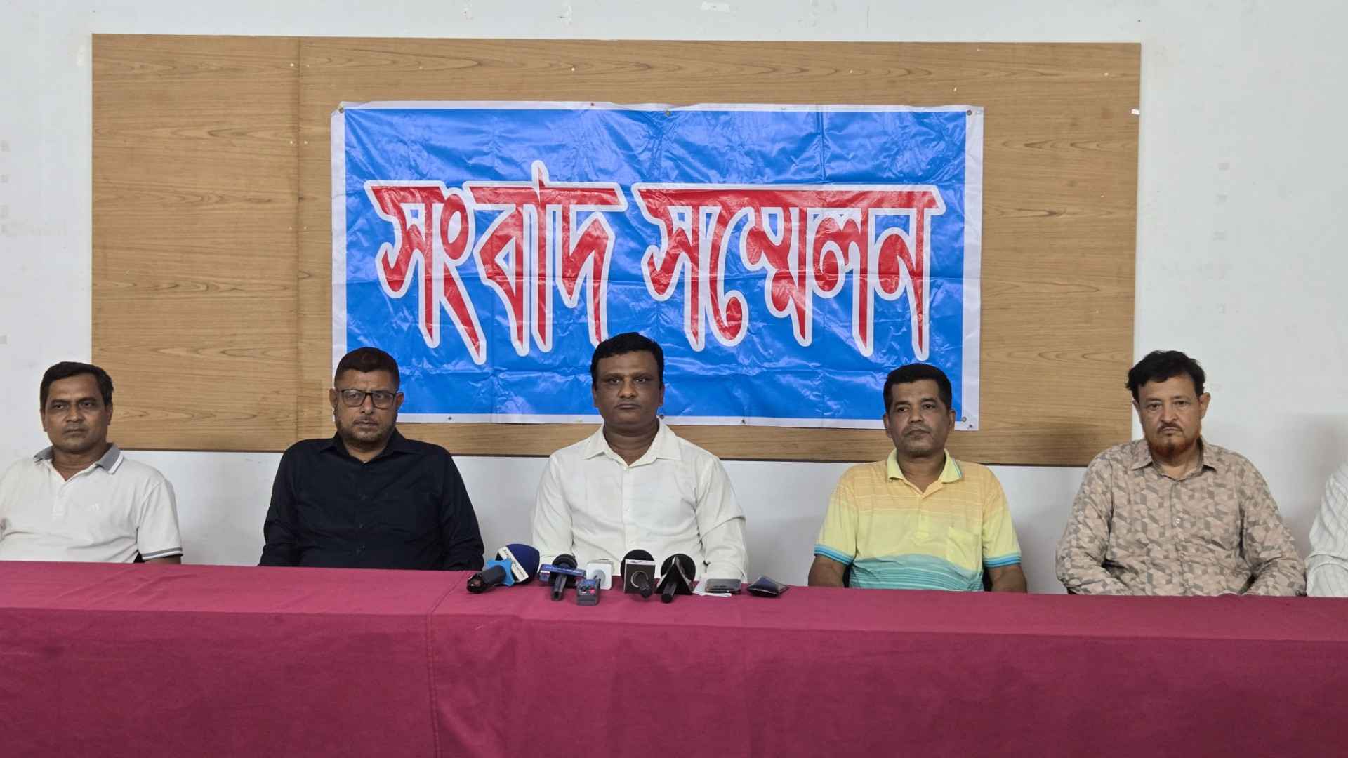 নওগাঁয় পাওনা টাকা চাইতে গিয়ে চাঁদাবাজ ট্যাগ খেলেন কলেজ শিক্ষক