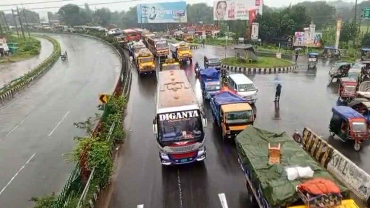ঢাকা-টাঙ্গাইল মহাসড়কে ৩০ কিলোমিটার দীর্ঘ যানজট
