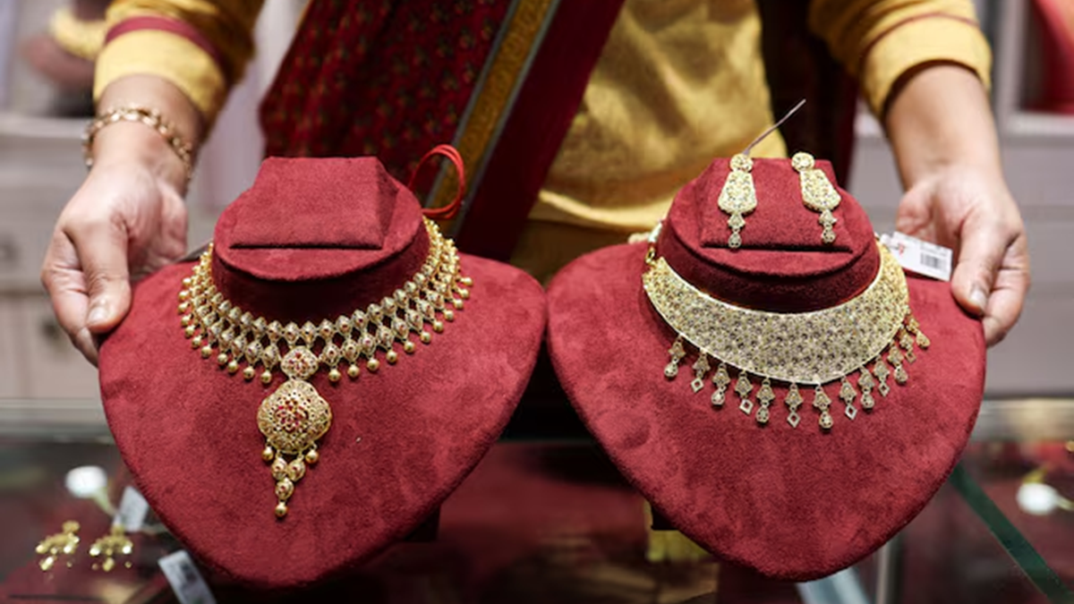 বিশ্ববাজারে আরও কমল স্বর্ণের দাম 