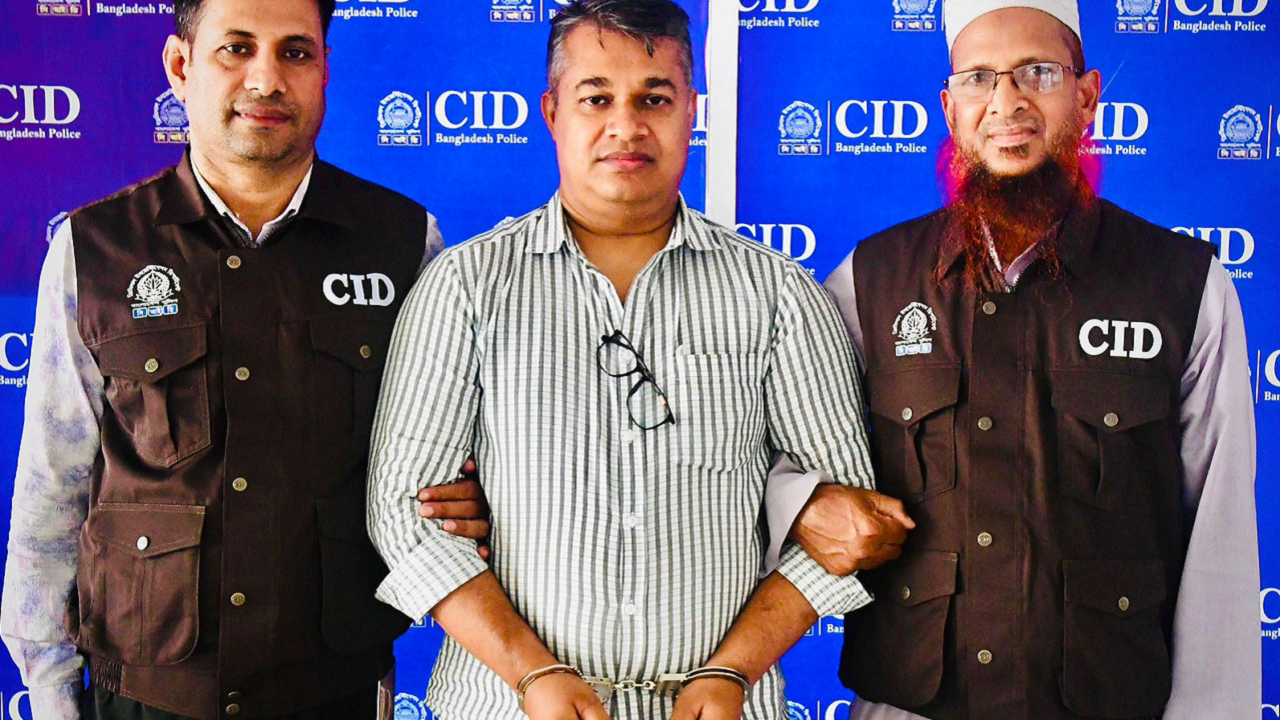 জুয়েলারি দোকান থেকে ৯৪ কোটি টাকার স্বর্ণ আত্মসাৎ, সাবেক কর্মী গ্রেফতার