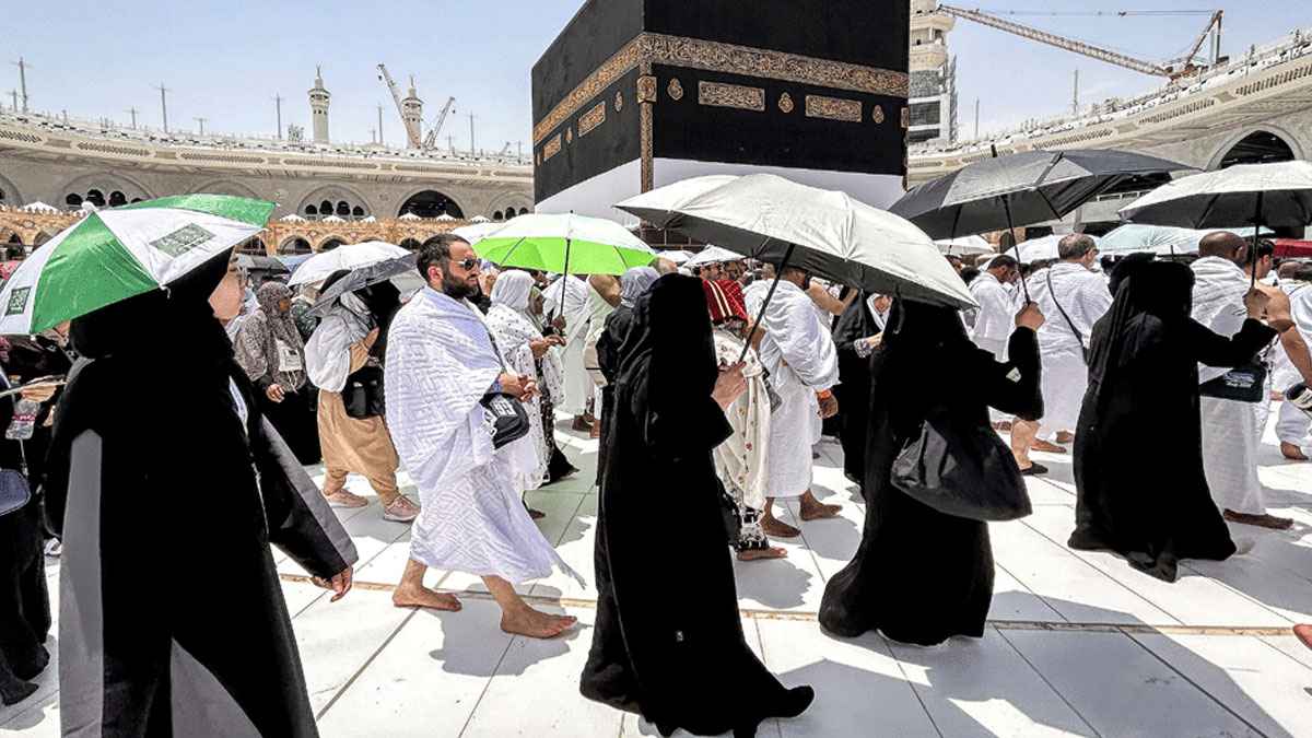 ভিড়ের মধ্যে নারীরা তাওয়াফ ও সাঈ করবেন যেভাবে