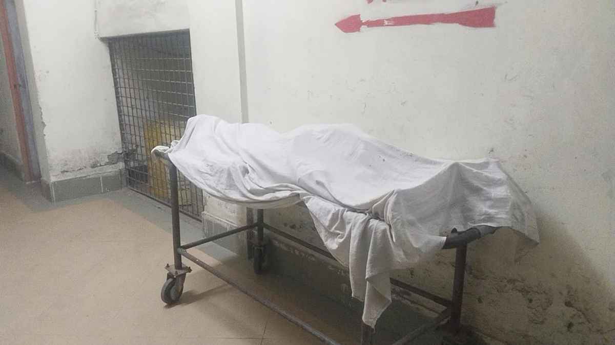 খুলনায় মসজিদের বারান্দা থেকে দিনমজুরের লাশ উদ্ধার