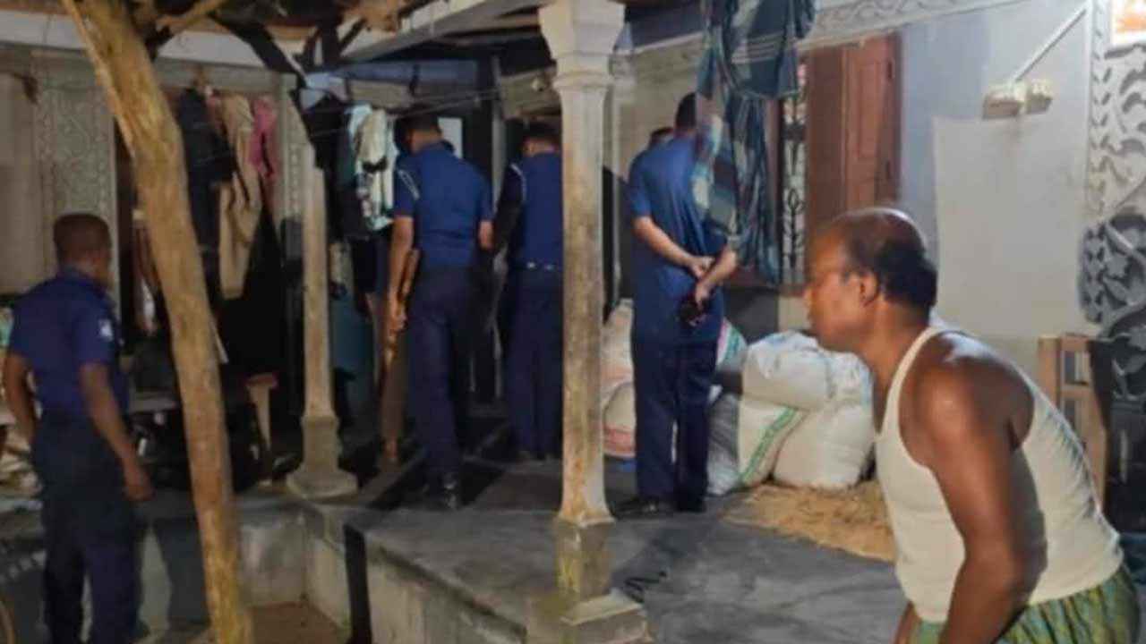 জমি বিক্রির টাকা চুরি করতে গিয়ে রিতা মজুমদারকে গলা কেটে হত্যা করা হয়