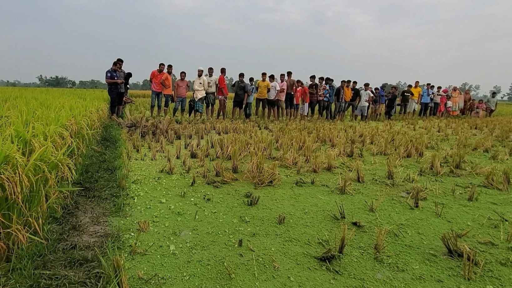 জয়পুরহাটে মাঠ থেকে হাত-পা বাঁধা অজ্ঞাত ব্যক্তির মরদেহ উদ্ধার