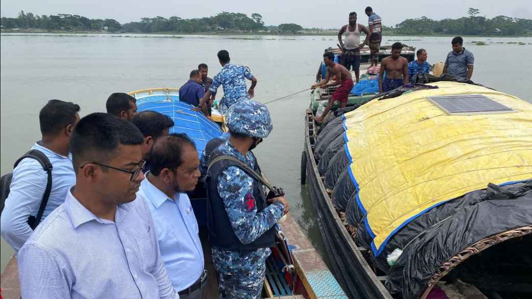 পিরোজপুরে ৫ লাখ টাকার ১৩ মন রেণু জব্দ, ৭ জেলেকে কারাদণ্ড