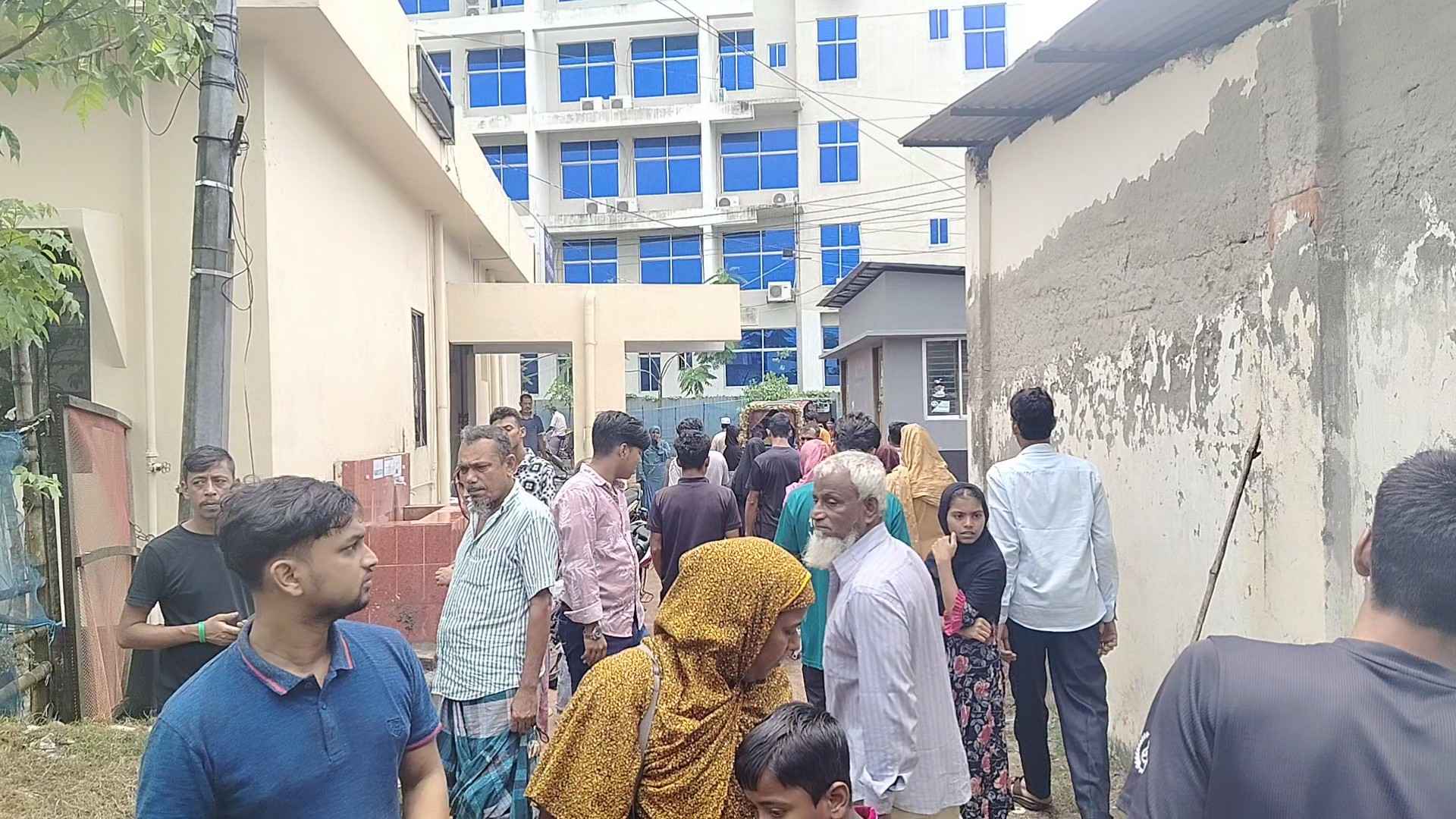 ঝালকাঠি সদর হাসপাতালের ড্রেন থেকে মানবভ্রূণ উদ্ধার