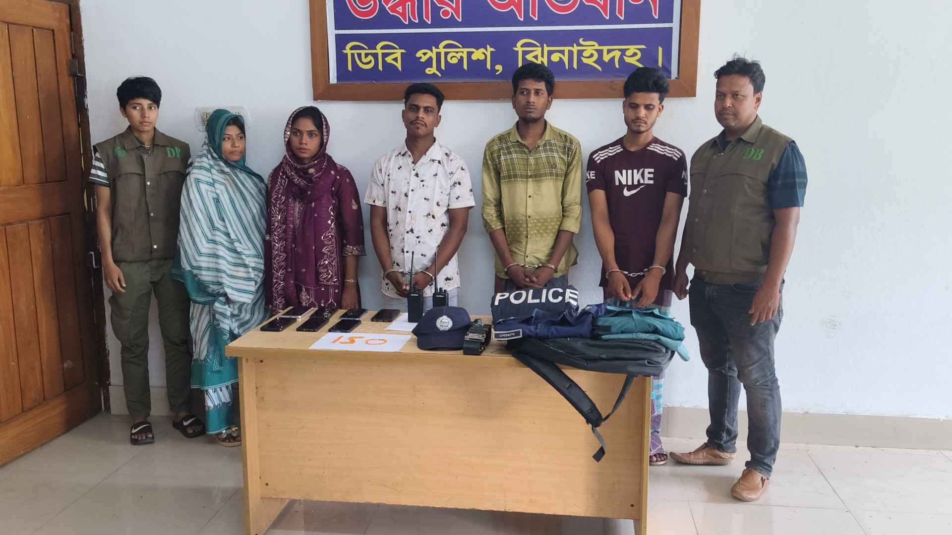 ঝিনাইদহে ভুয়া পুলিশ সেজে মাদক কারবার, গ্রেফতার ৫