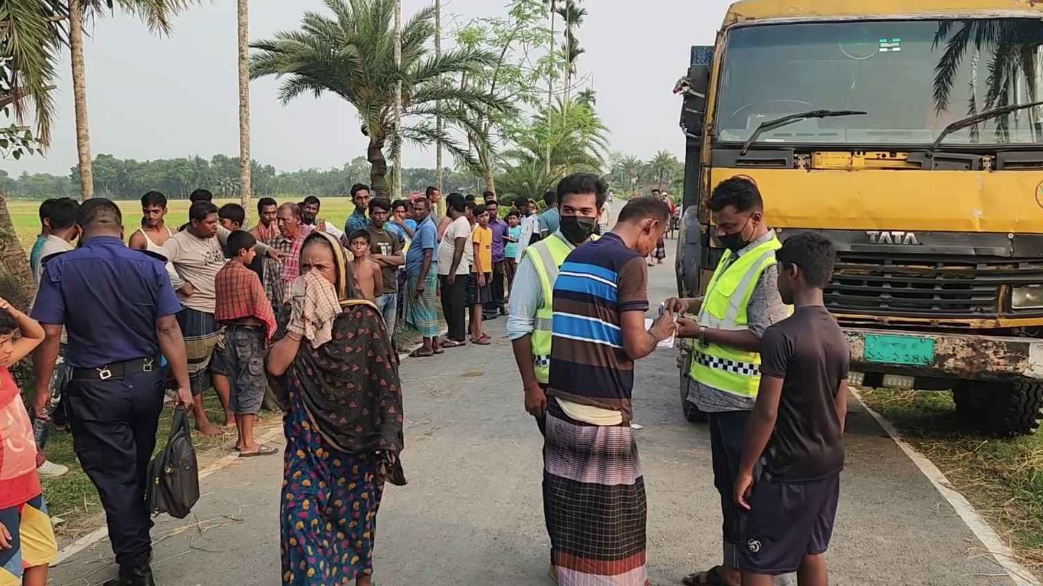 ঝিনাইদহে দাঁড়িয়ে থাকা ট্রাকে মিললো চালকের মরদেহ