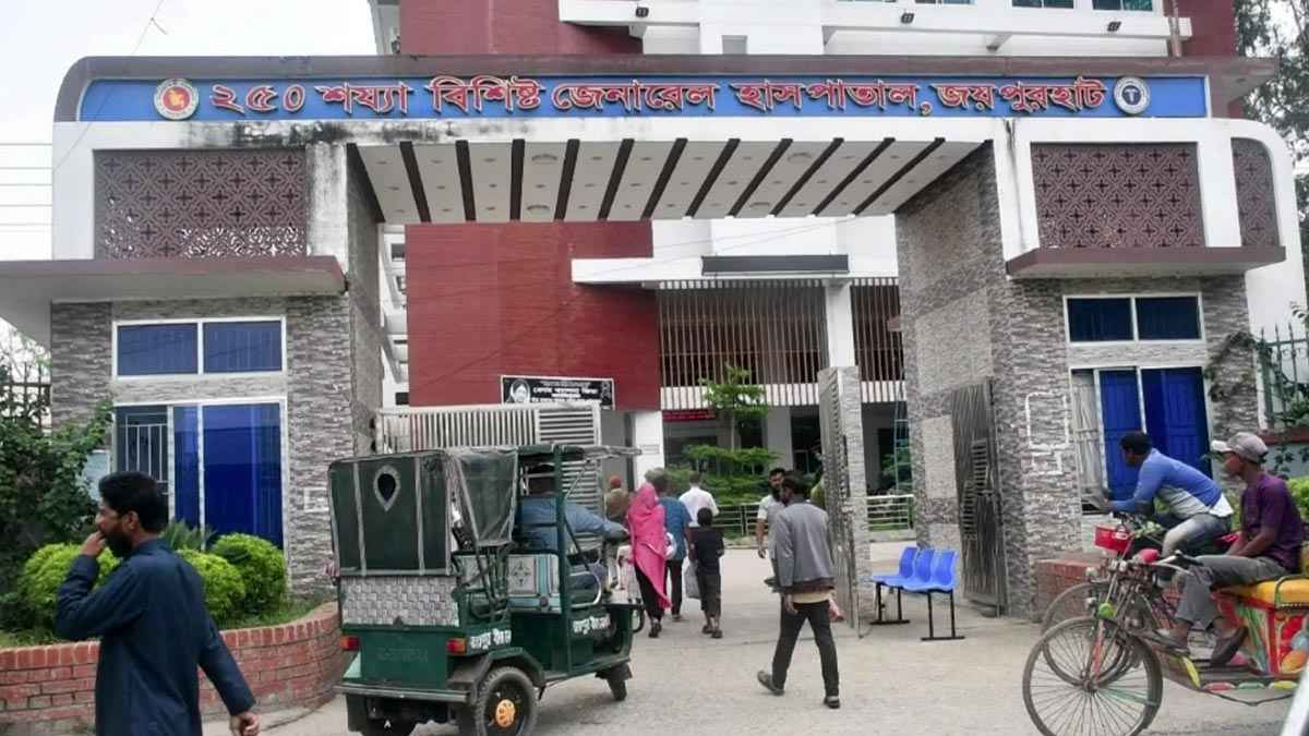 জয়পুরহাটে ভটভটি উল্টে শ্রমিকের মৃত্যু
