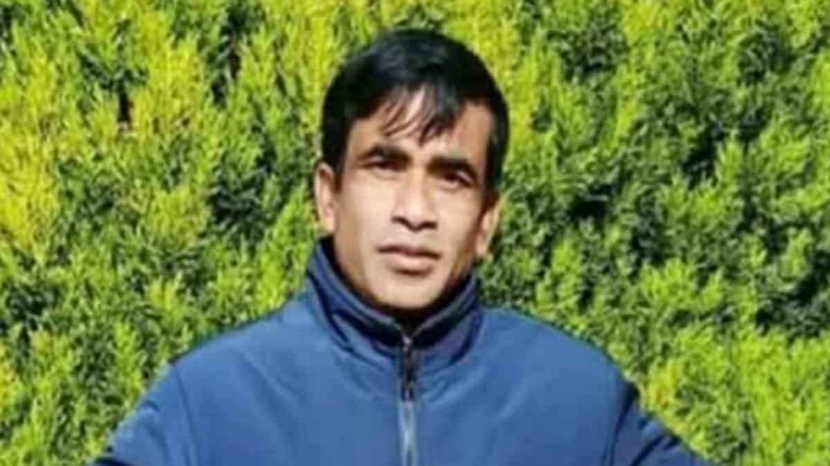 ড্রোন হামলায় নিহত করিমের বাড়িতে শোকের মাতম