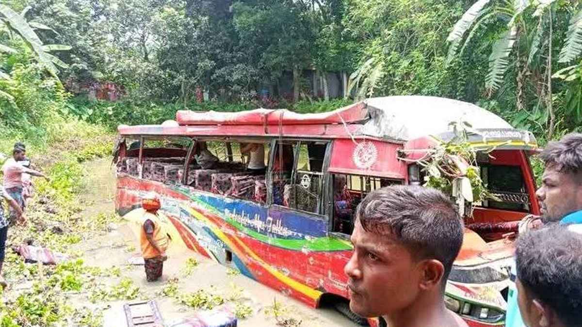কুষ্টিয়ায় বাস-ট্রাক সংঘর্ষে নিহত ৩