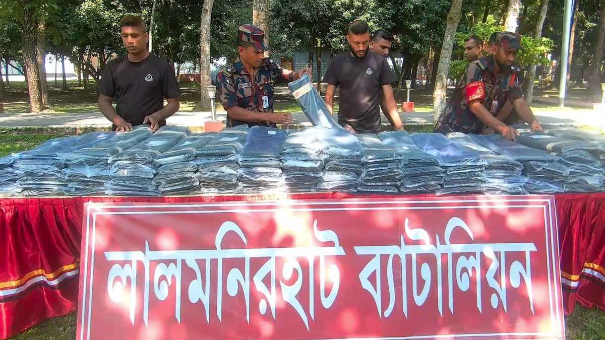 লালমনিরহাটের ৩০ লাখ টাকার ভারতীয় প্যান্টের পিস জব্দ