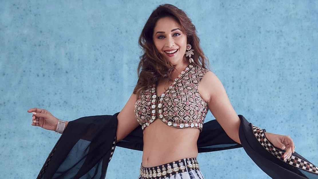 নায়কের স্ত্রীর শাড়ি ধার করেছিলেন মাধুরী, ছিল না গাড়ি ভাড়া