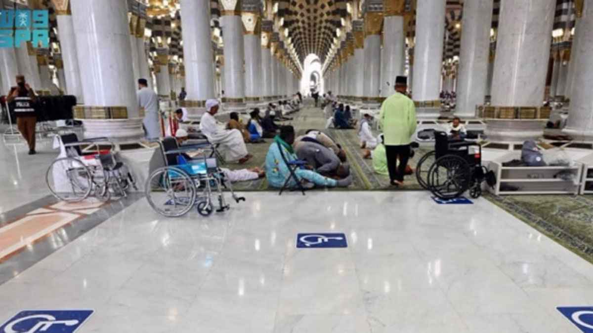 মসজিদে নববিতে বয়স্ক ও বিশেষ চাহিদাসম্পন্ন হাজিদের জন্য নতুন সেবা চালু