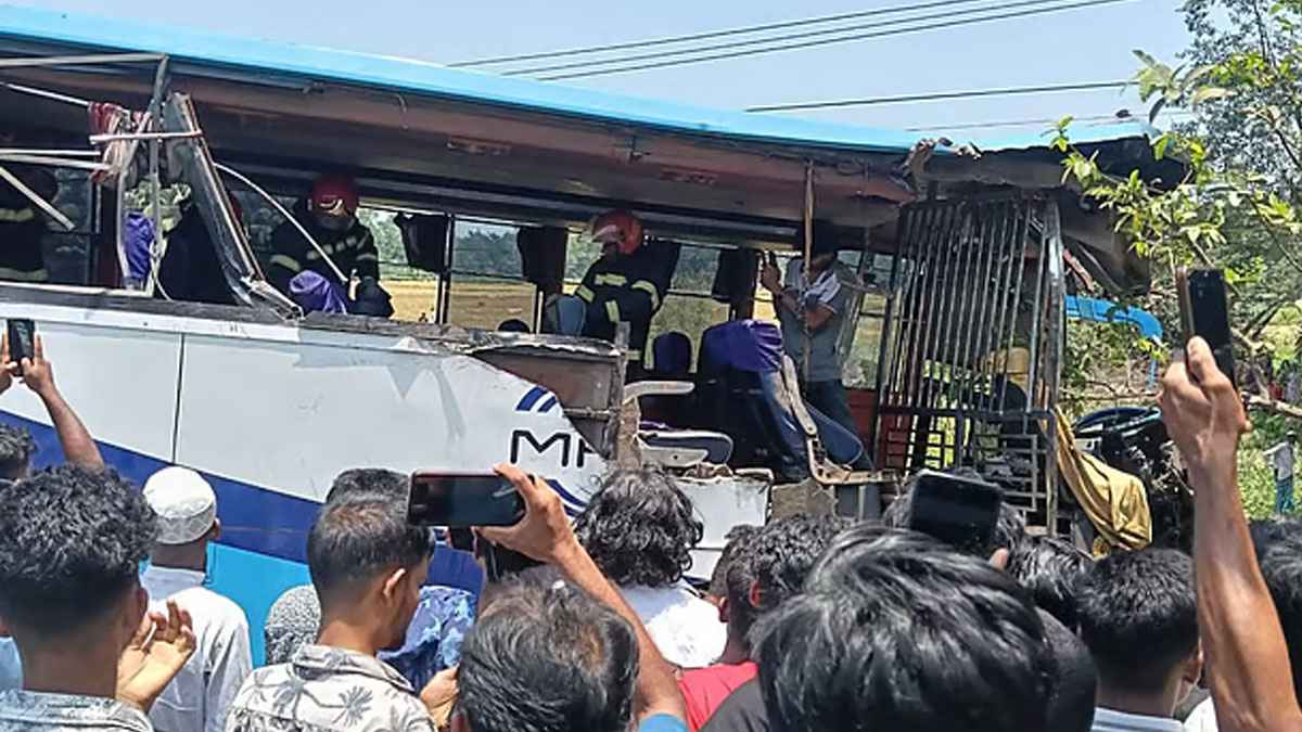 চট্টগ্রামের লোহাগাড়ায় দুটি বাসের সংঘর্ষে ২ যাত্রী নিহত