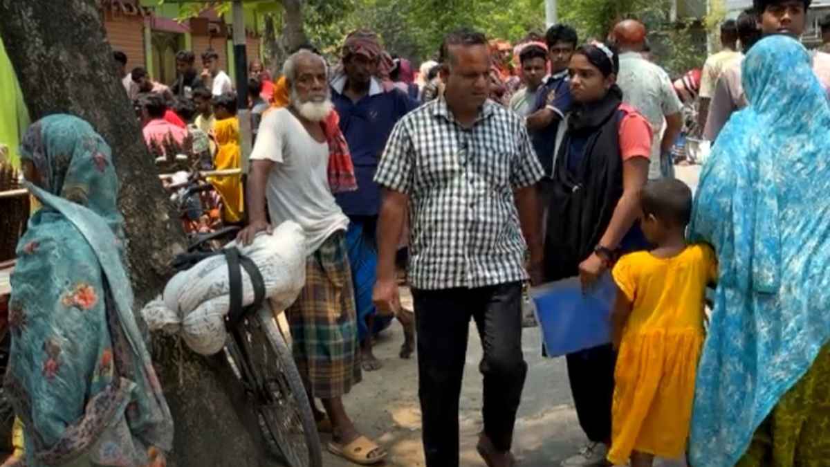 বালুভর্তি ট্রলির চাকায় পিষ্ট হয়ে প্রাণ গেল শিশুর