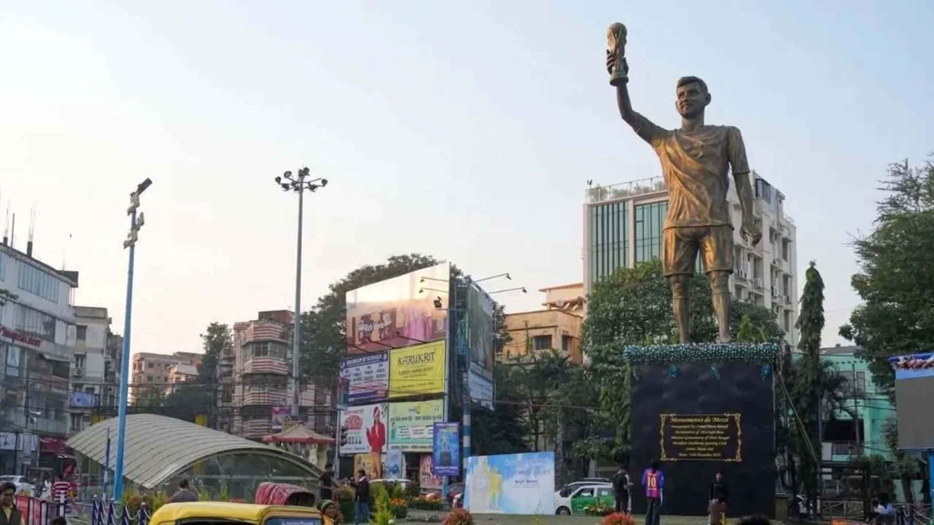 কলকাতায় মেসির ভাস্কর্য সরিয়ে ফেলার নির্দেশ।