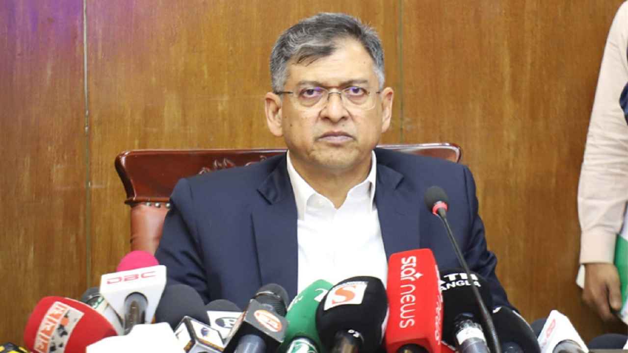 পুলিশের আগের শার্ট বহাল, শার্টের রঙ খাঁকি