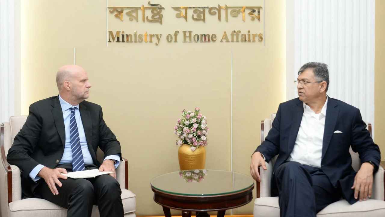 স্বরাষ্ট্রমন্ত্রীর সঙ্গে ইউএনএইচসিআরের কান্ট্রি প্রতিনিধির সাক্ষাৎ