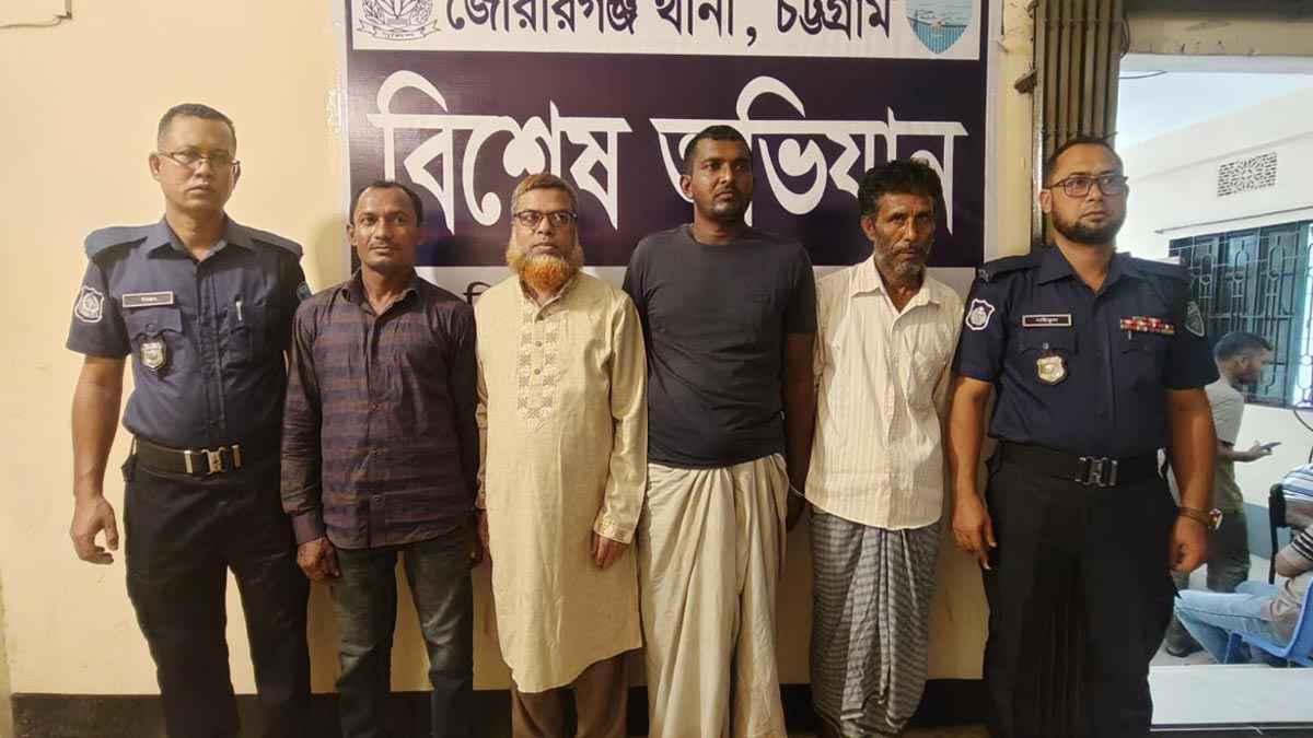 মিরসরাইয়ে মাদক কারবারিসহ গ্রেফতার ৪