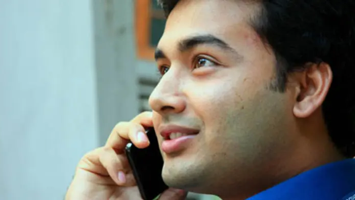 কমছে মোবাইল সেবায় সারচার্জ ও সিম কর