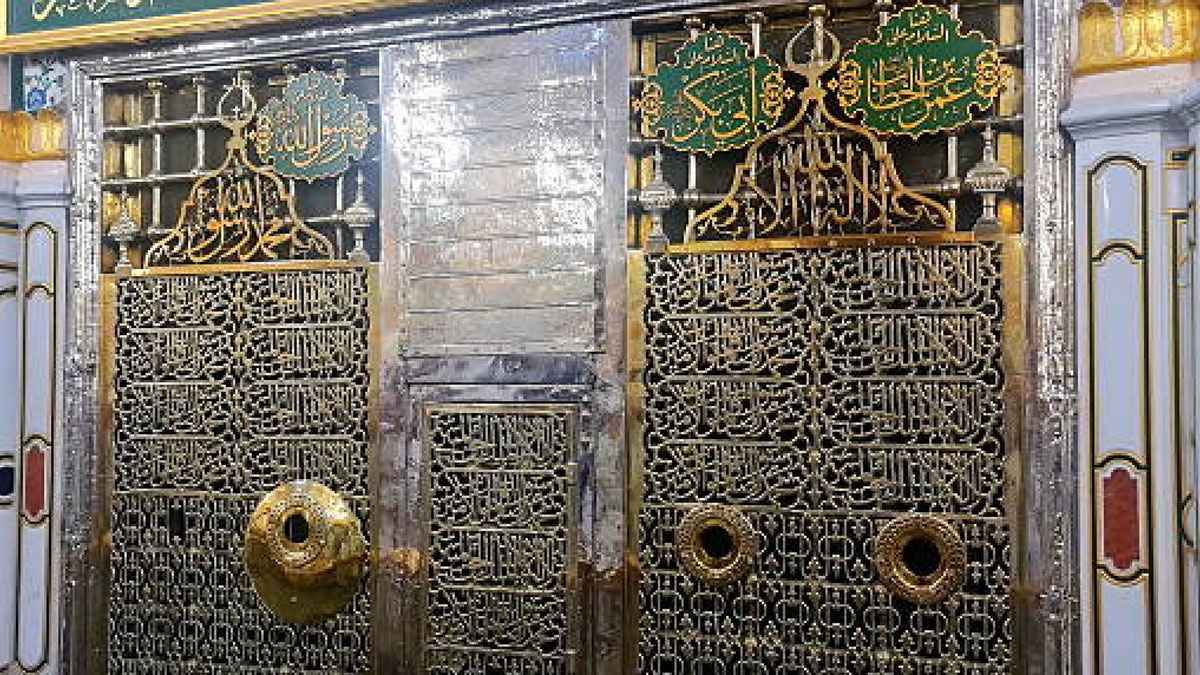 রওজা মোবারকে দরজা-জানালা নেই কেন?