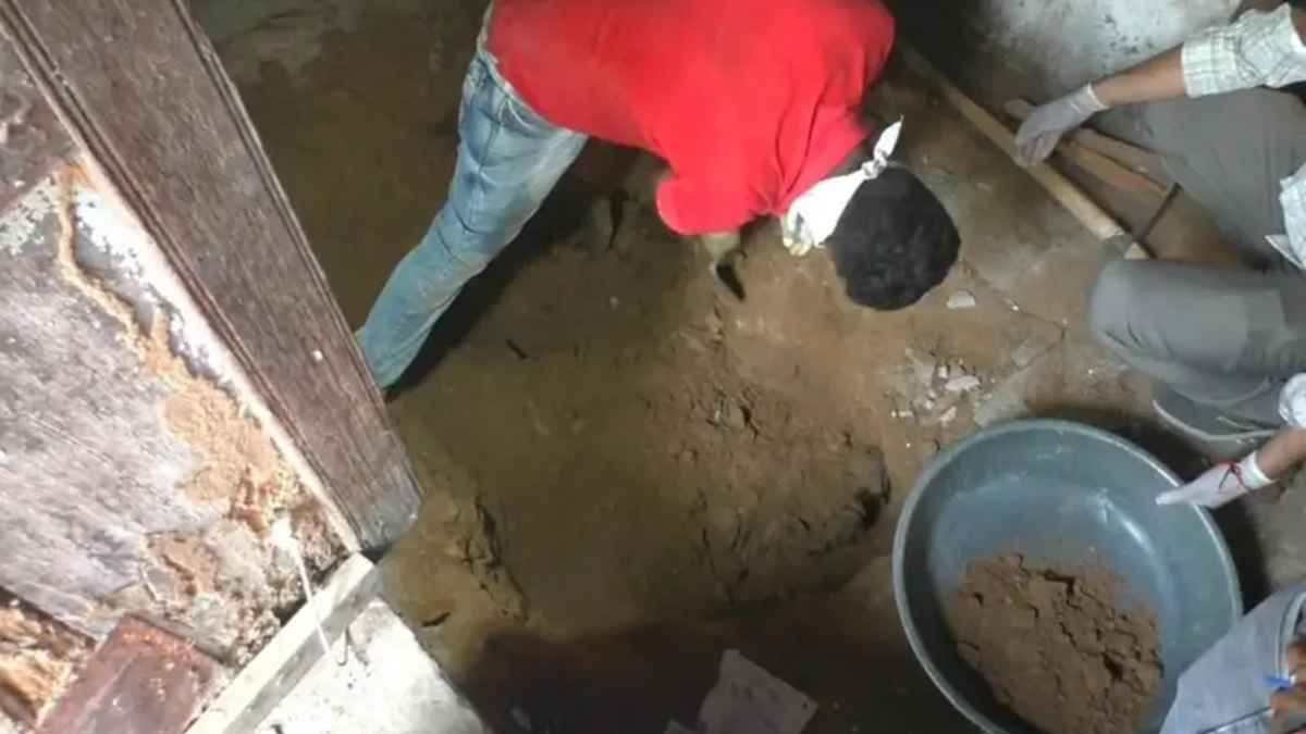 স্ত্রী-মেয়েকে হত্যার পর মাটিচাপা দেওয়া ঘরেই ৭ মাস ধরে বসবাস
