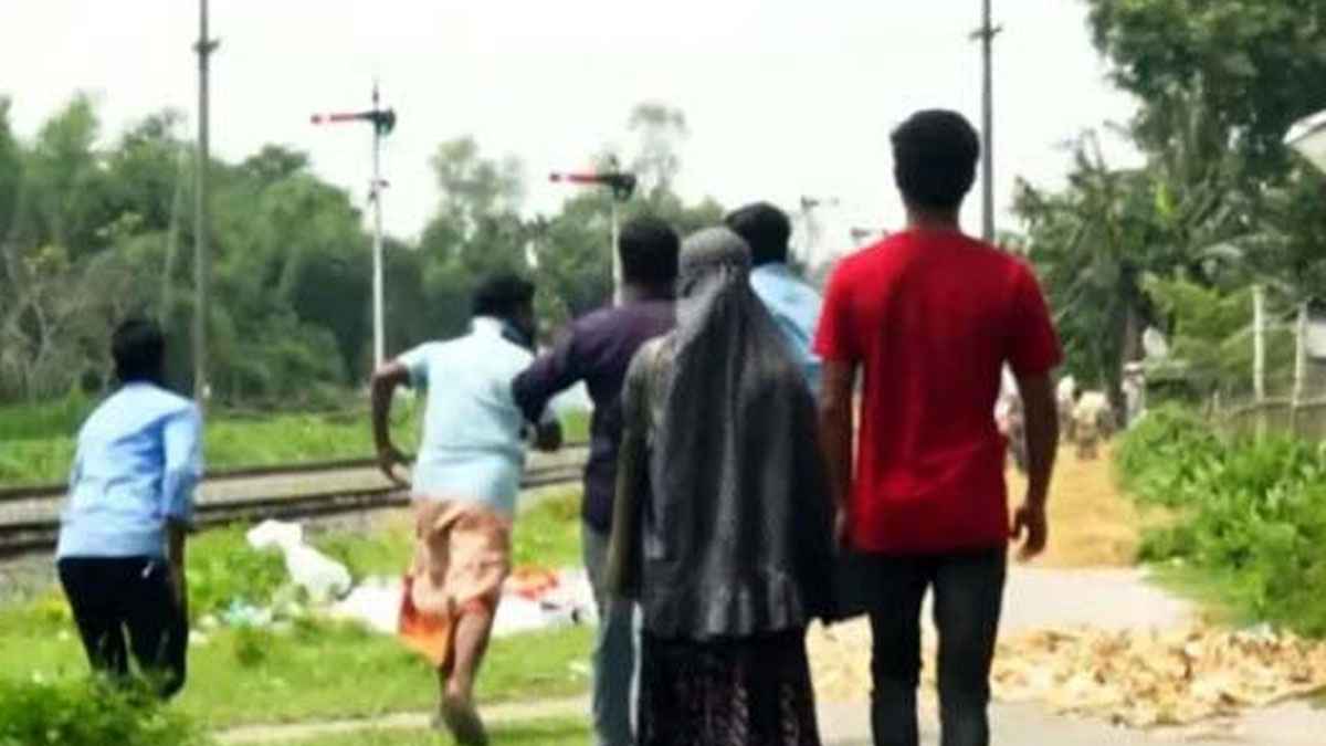 রংপুরে ঘুষের টাকাসহ হাতেনাতে ধরা ইউএনও অফিসের কর্মচারী