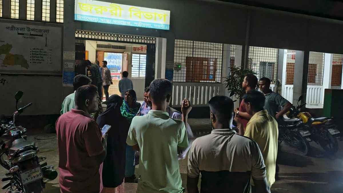 নওগাঁয় প্রাইভেটকারের নিয়ন্ত্রণ হারিয়ে নিহত ২