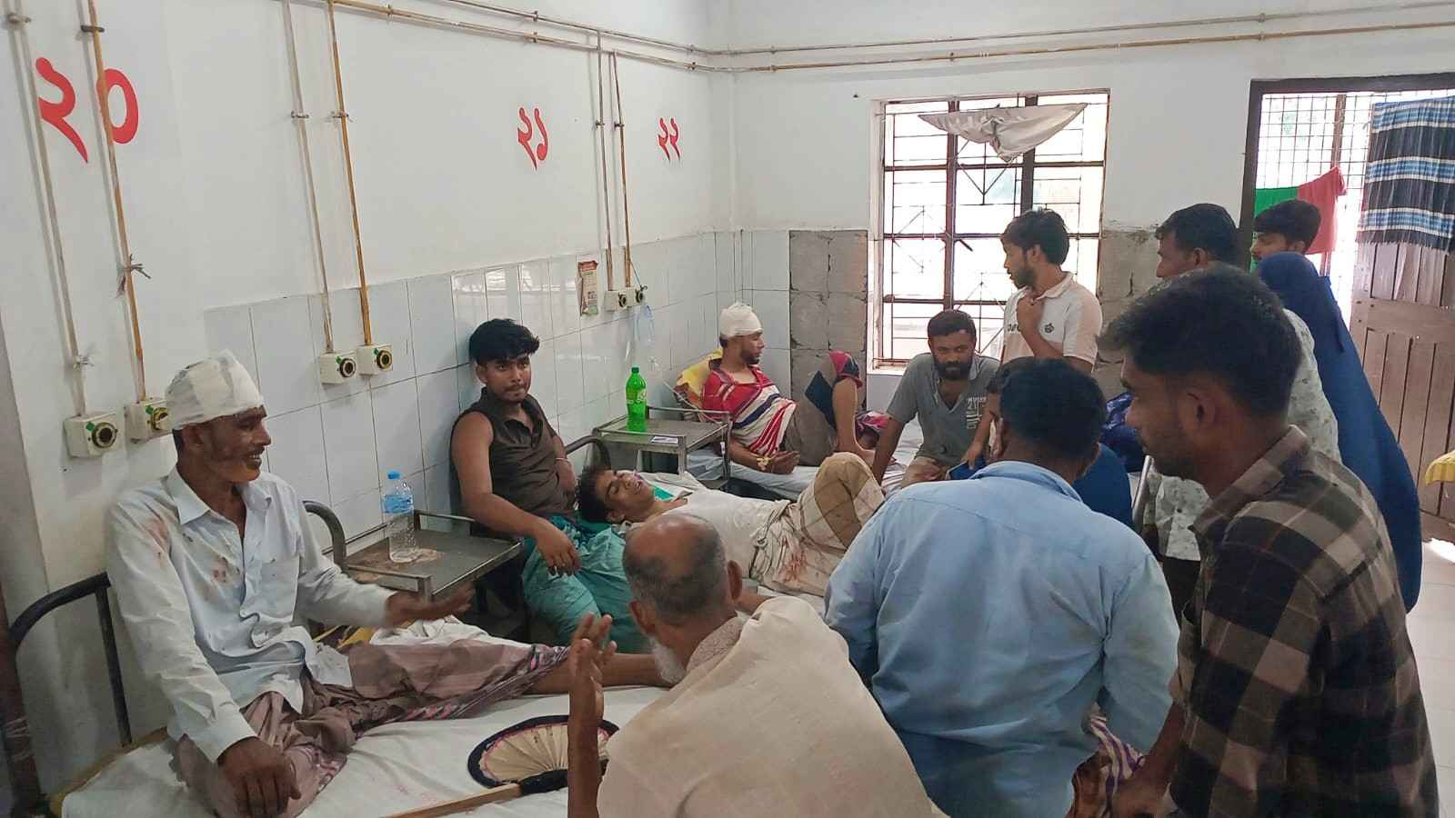 নড়াইলে মসজিদ কমিটির বিরোধে দু'গ্রুপের সংঘর্ষ, আহত ১২