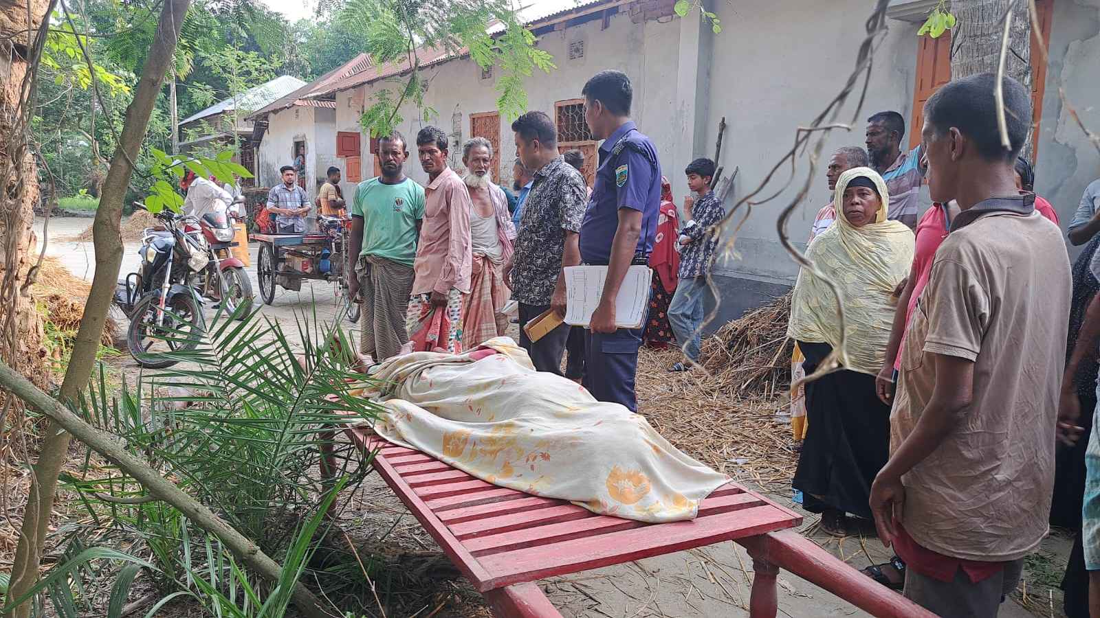 নাটোরে স্বামীকে কুপিয়ে হত্যা, স্ত্রী আটক