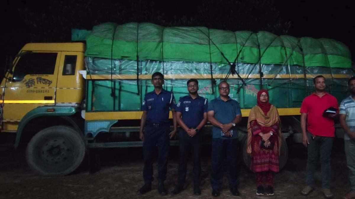 নেত্রকোনায় পাচারকালে সরকারি ৬৬৭ বস্তা চাল জব্দ, আটক ২ 