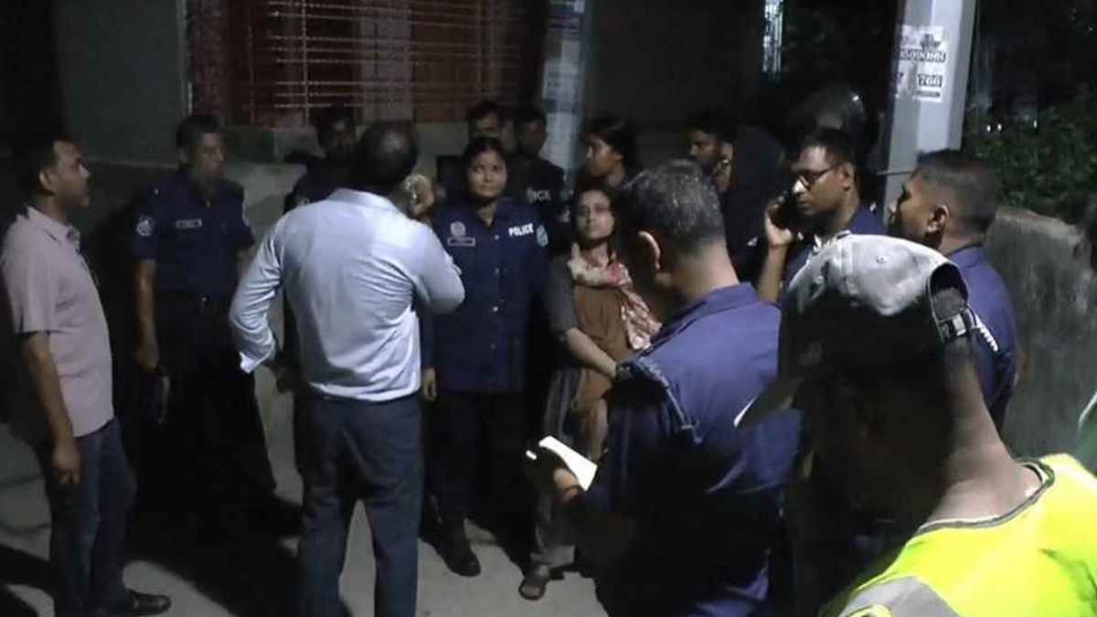 ফতুল্লায় চাঁদা না পেয়ে তিন জনকে কুপিয়ে জখম, আটক ৩