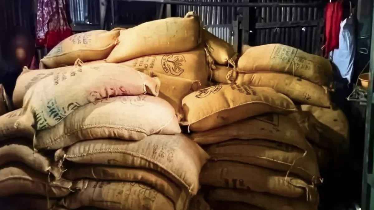 জামায়াত নেতার বাড়িতে ৯৯ বস্তা সরকারি চাল উদ্ধার