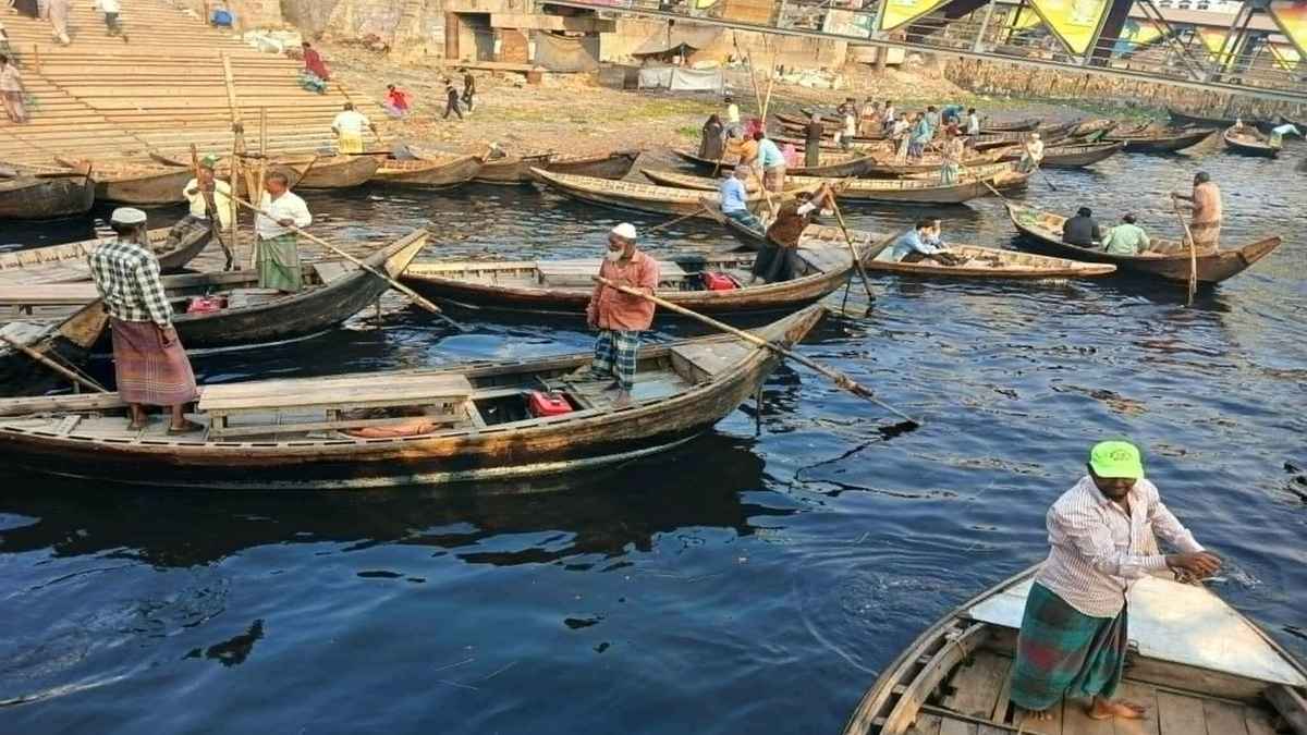 পদ্মা সেতুর প্রভাব: টিকে থাকার লড়াইয়ে সদরঘাট-কমলাপুরের শ্রমজীবীরা