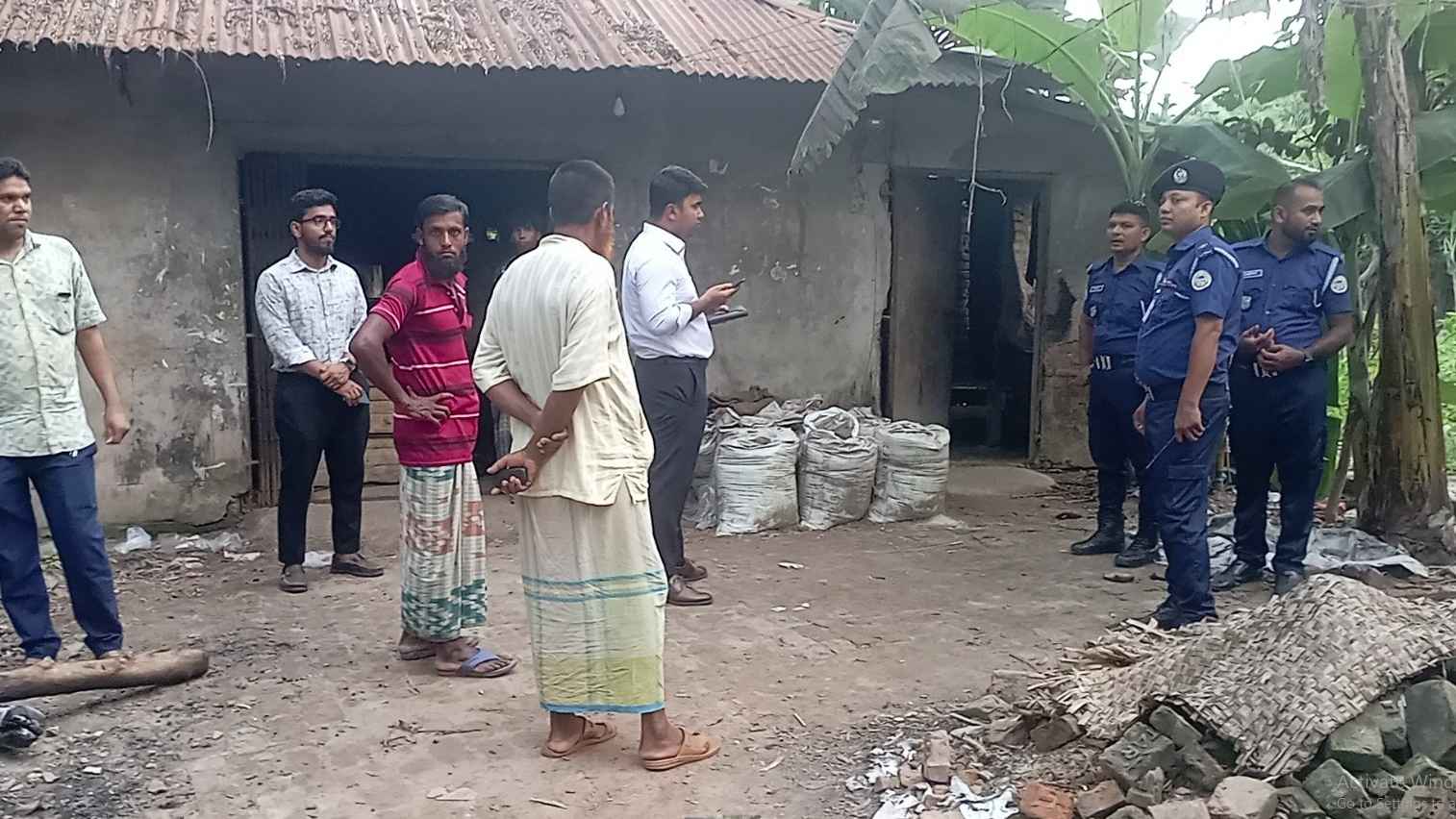 নাজিরপুরে অবৈধ বেকারি কারখানায় অভিযান