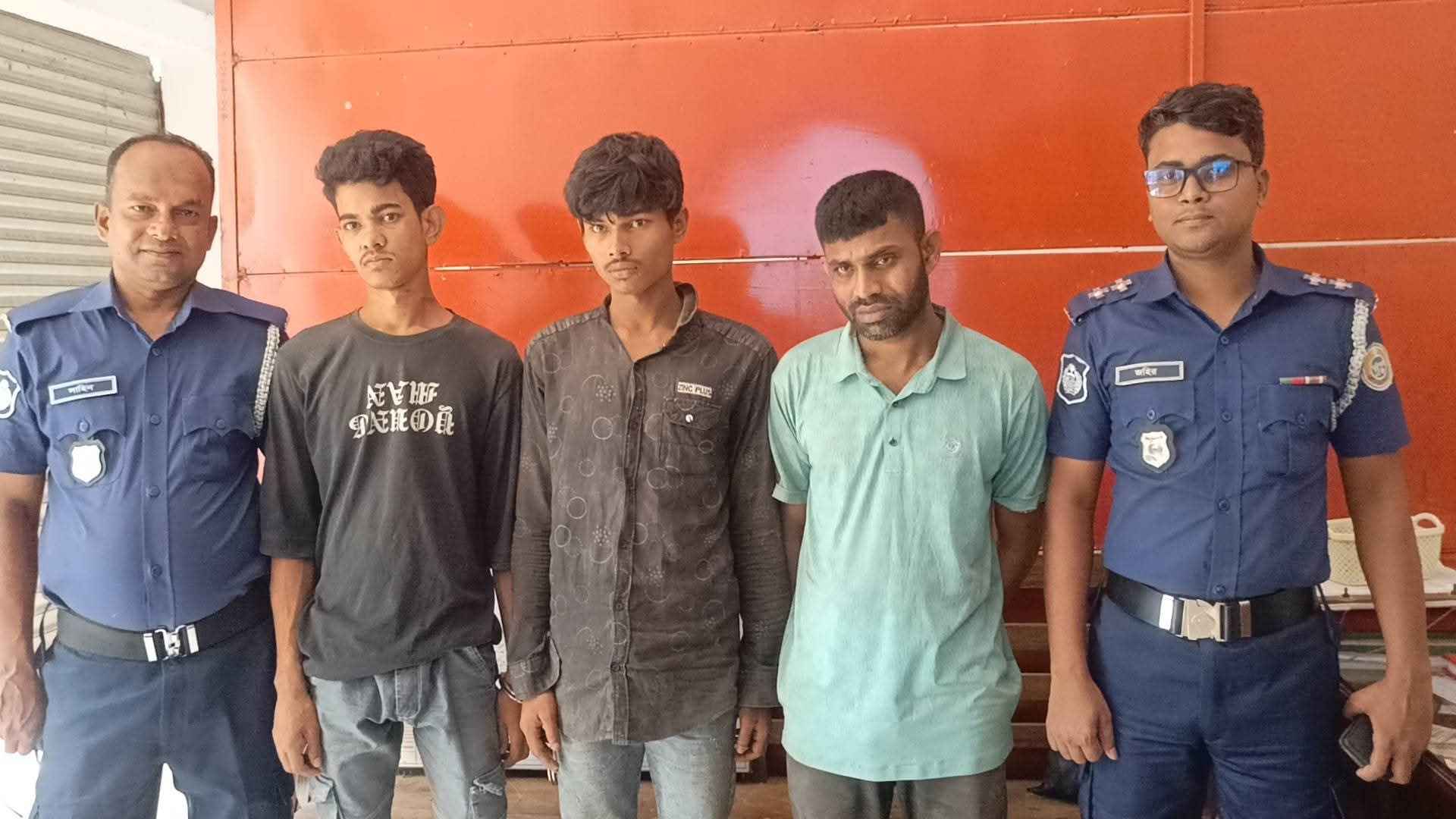 পাঁচ মামলার আসামিসহ ৩ মাদক কারবারি গ্রেফতার, উদ্ধার জব্দ