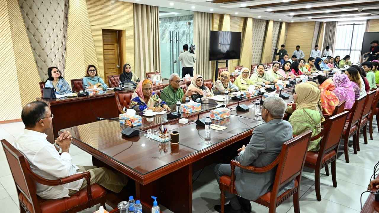 কোন এলাকায় কীভাবে কাজ করতে হবে, নারী এমপিদের নির্দেশনা প্রধানমন্ত্রীর