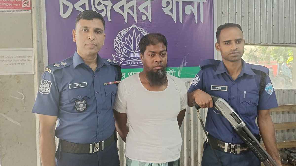 সুবর্ণচরে শিক্ষার্থীকে শ্লীলতাহানির মামলায় অভিযুক্ত শিক্ষক গ্রেফতার