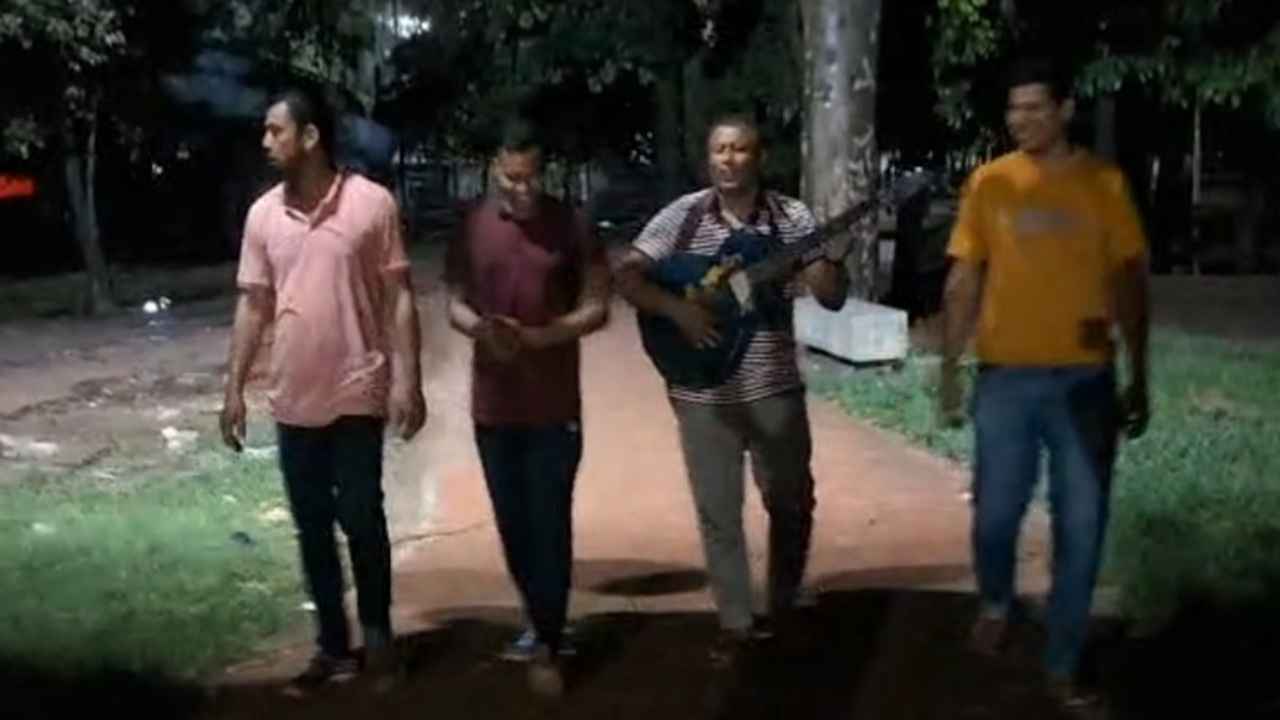 সোহরাওয়ার্দী উদ্যানে গান গেয়ে পুলিশের অভিযান, ৭ মাদকসেবী গ্রেফতার