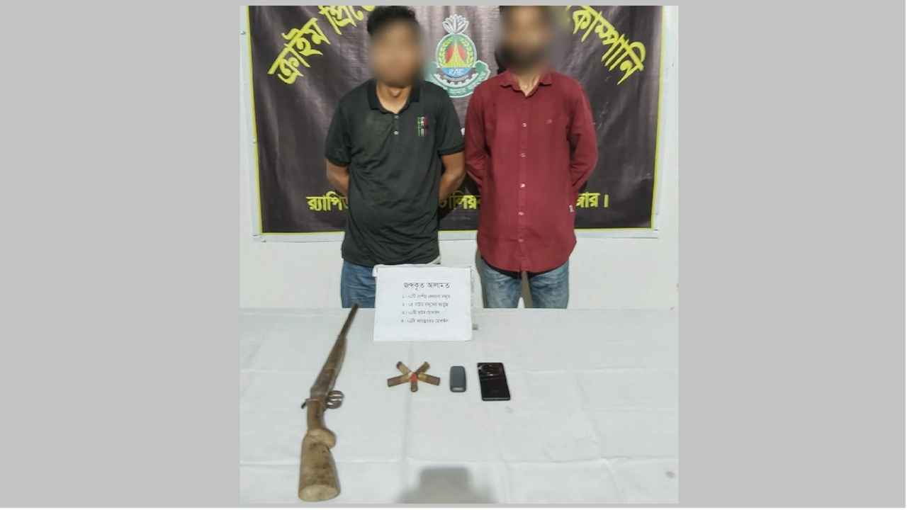 কক্সবাজারে ইয়াবা ও অস্ত্রসহ গ্রেফতার ৪