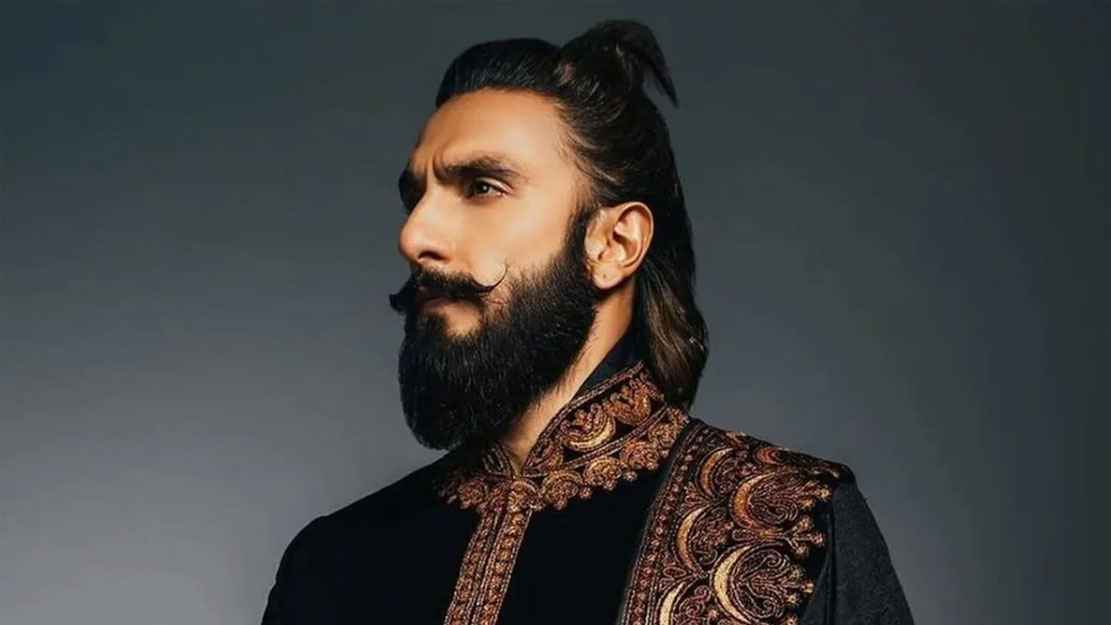 বলিউড থেকে নিষিদ্ধ হতেই মুখ খুললেন রণবীর