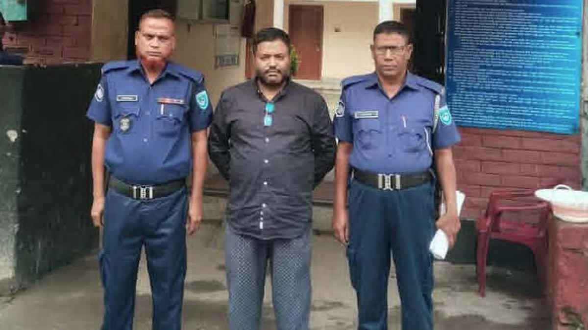 কাউনিয়ায় হজে পাঠানোর নামে অর্থ আত্মসাৎ, শিক্ষক গ্রেফতার