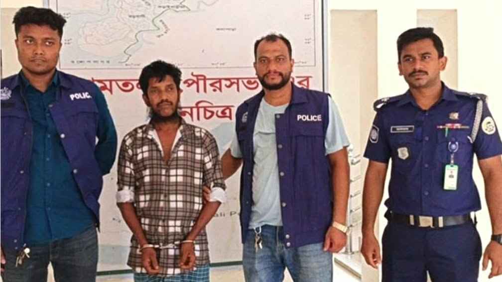 বরগুনায় মাদরাসা শিক্ষার্থীকে ধর্ষণের অভিযোগে আপন খালু গ্রেফতার