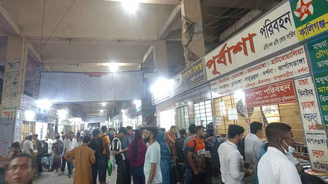 গাবতলীতে ঘরে ফেরা মানুষের ভিড় বাড়ছে