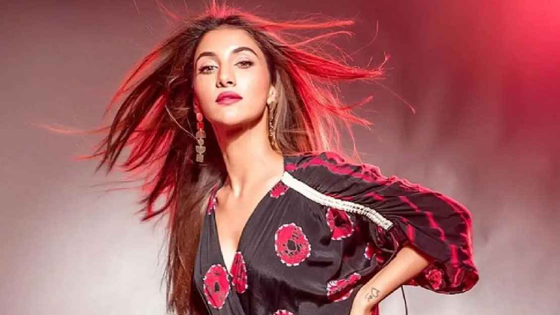 নাম বদলে ফেললেন দেবের প্রেমিকা রুক্মিণী 